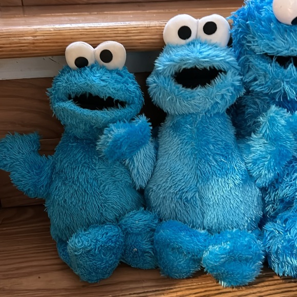 Lot of Cookie Monster stuffed animals - Picture 2 of 4